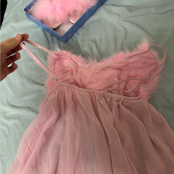 Pink Feathered Lingerie Set - Picture 12 of 16